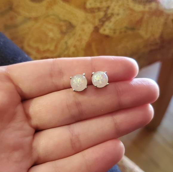 NWOT 8mm White Triplet Opal Stud Earrings - Picture 3 of 16